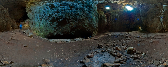Петничка пещерa